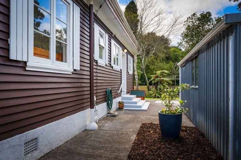 Photo of property in 52 The Drive, Tawa, Wellington, 5028