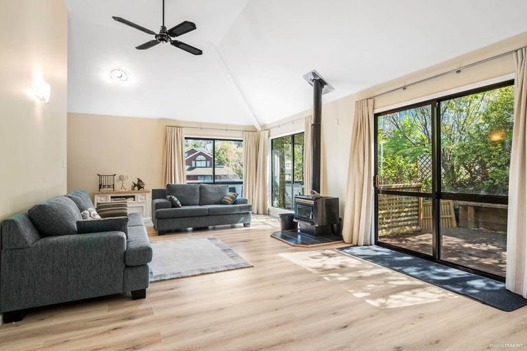 Photo of property in 1 Stitchbird Close, Murrays Bay, Auckland, 0630