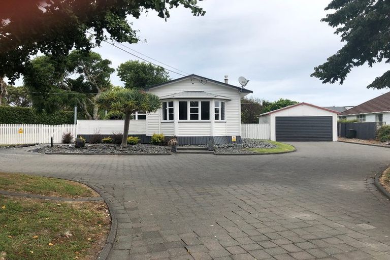 Photo of property in 25 Taupaki Road, Taupaki, Henderson, 0782