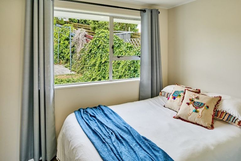 Photo of property in 30 Colchester Crescent, Newlands, Wellington, 6037