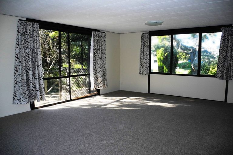Photo of property in 1/5 Compass Place, Te Atatu Peninsula, Auckland, 0610