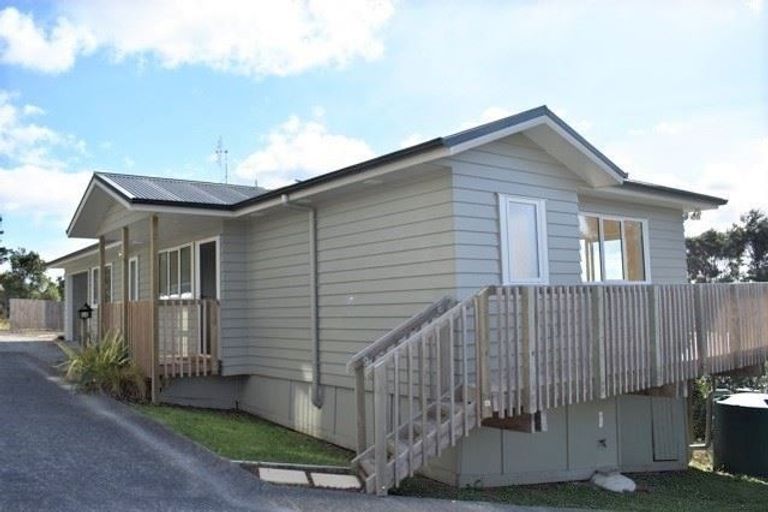 Photo of property in 4a Viridian Lane, Greenhithe, Auckland, 0632