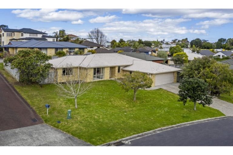 Photo of property in 37 Nimstedt Avenue, Oteha, Auckland, 0632