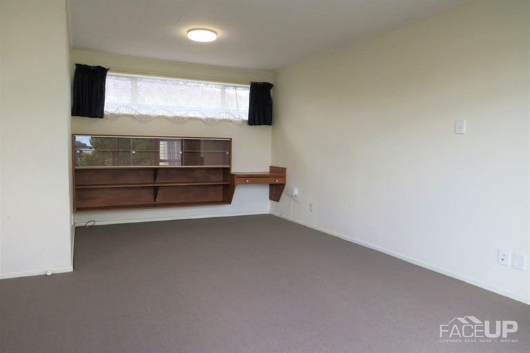 Photo of property in 49 Flanshaw Road, Te Atatu South, Auckland, 0610