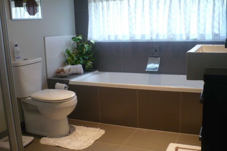 Photo of property in 8 Fendalton Place, Hatfields Beach, Orewa, 0931