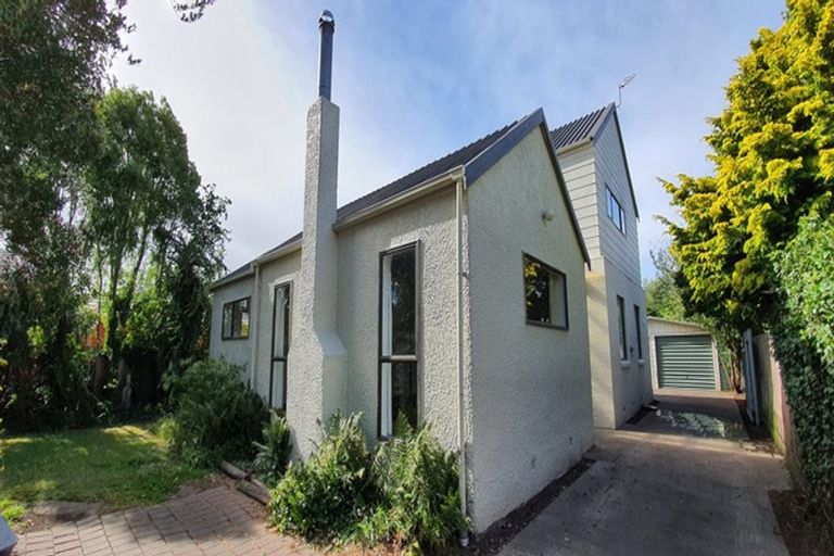 Photo of property in 106 Yaldhurst Road, Sockburn, Christchurch, 8042