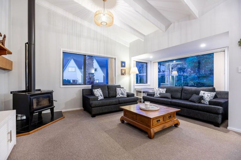 Photo of property in 10 Fenside Street, Waikanae Beach, Waikanae, 5036