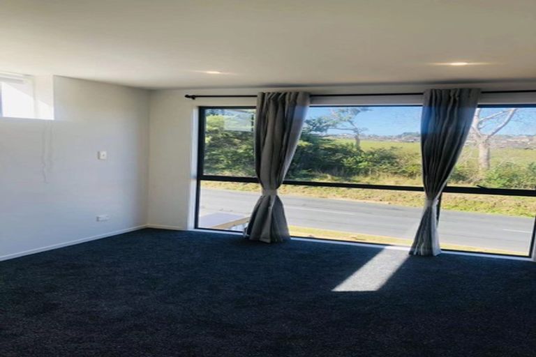 Photo of property in 14 Ingham Court, Fairview Heights, Auckland, 0632