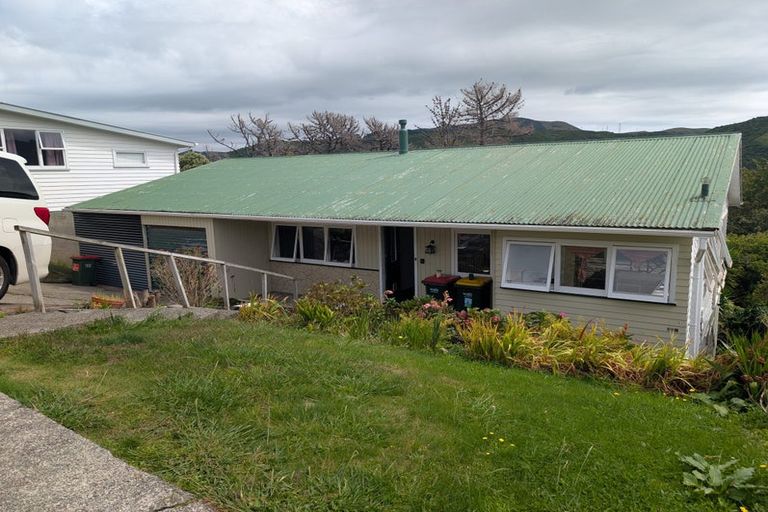 Photo of property in 74 Holborn Drive, Stokes Valley, Lower Hutt, 5019