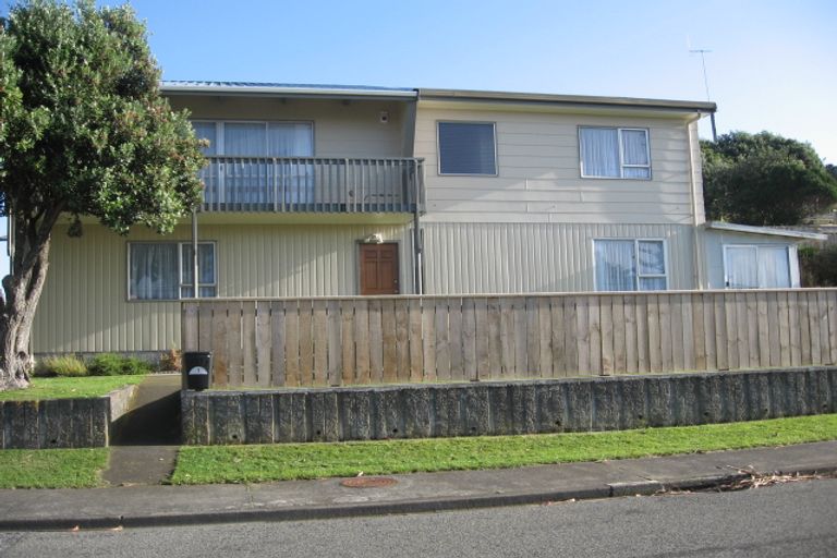 Photo of property in 1 Crown Hill, Titahi Bay, Porirua, 5022