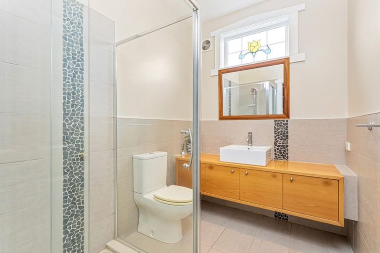 Photo of property in 40 Rangatira Road, Birkenhead, Auckland, 0626