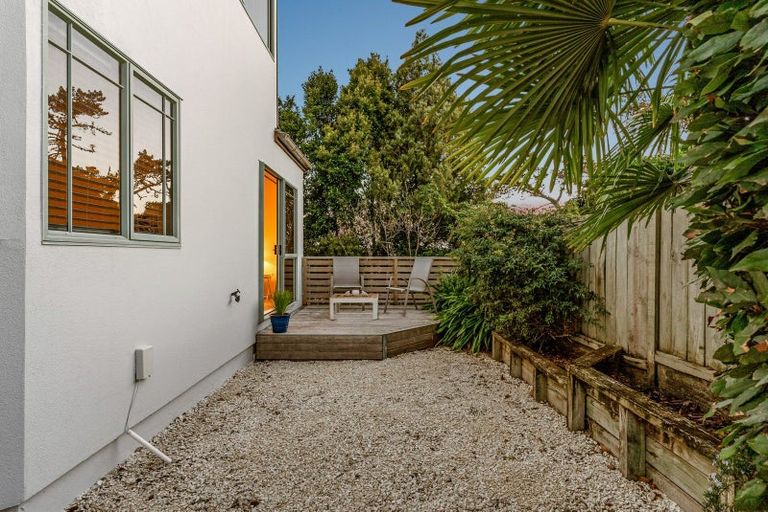 Photo of property in 2/24 Carlisle Road, Browns Bay, Auckland, 0630