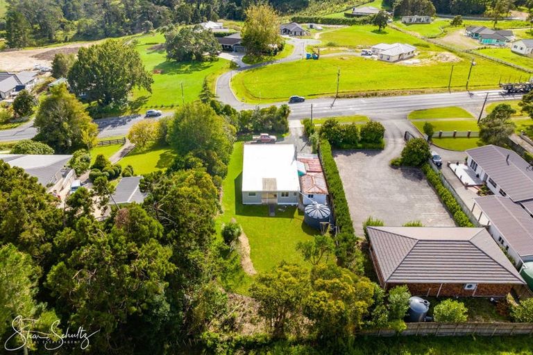 Photo of property in 1899 Paparoa Valley Road, Paparoa, 0571