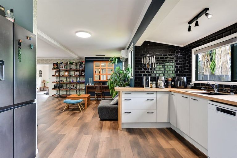 Photo of property in 6 Cemetery Road, Waiuku, 2123