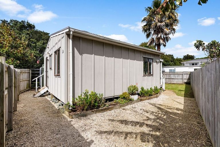 Photo of property in 9 Ivy Place, Birkdale, Auckland, 0626