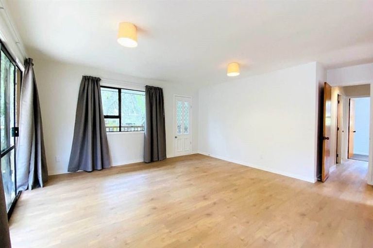 Photo of property in 2/6 Cresta Avenue, Beach Haven, Auckland, 0626