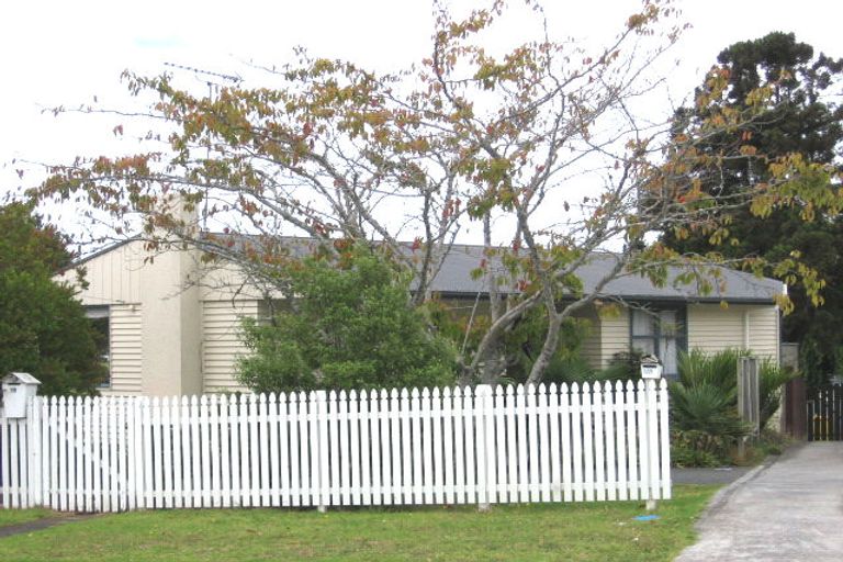 Photo of property in 1/19 Tramway Road, Beach Haven, Auckland, 0626