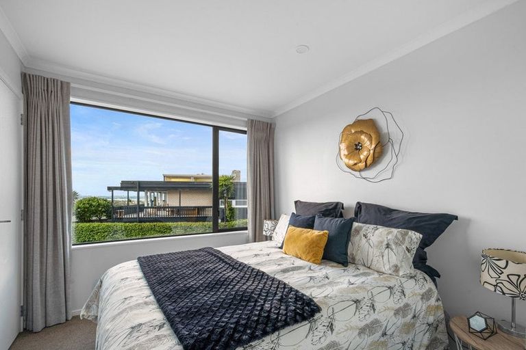 Photo of property in 6 Wharara Lane, Massey, Auckland, 0614