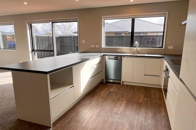 Photo of property in 33 Masefield Drive, Rolleston, 7614