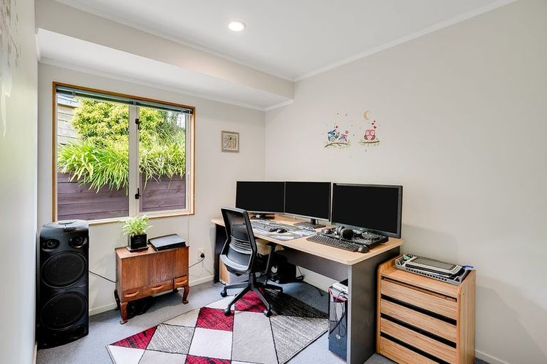 Photo of property in 37 Greenfield Drive, Western Heights, Hamilton, 3200