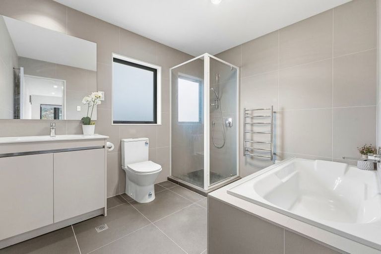 Photo of property in 6b Blenheim Street, Glenfield, Auckland, 0629
