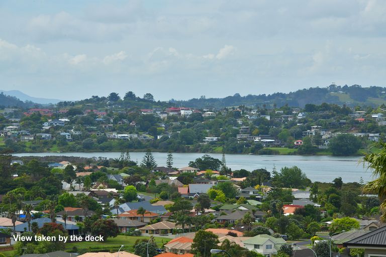 Photo of property in 15 Dorchester Place, Orewa, 0931