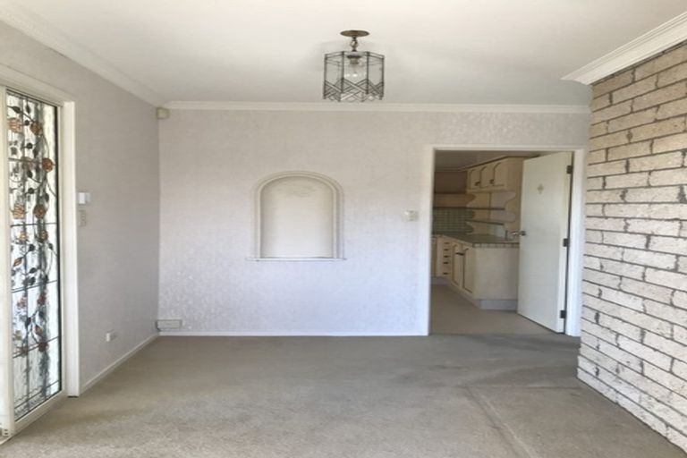 Photo of property in 6 Birdie Place, Red Beach, 0932