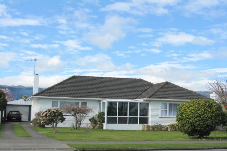 Photo of property in 100 Bartholomew Road, Levin, 5510