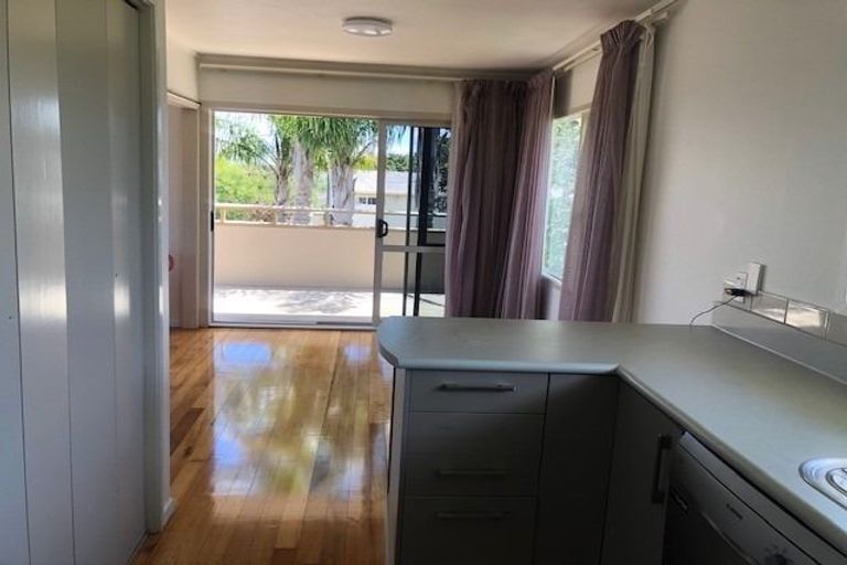 Photo of property in 4b Corrella Road, Belmont, Auckland, 0622