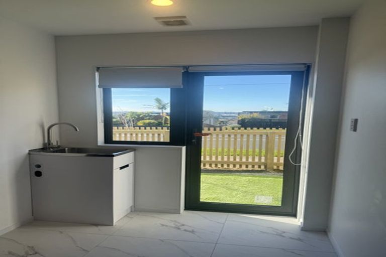 Photo of property in 14d Elcoat Avenue, Te Atatu South, Auckland, 0610