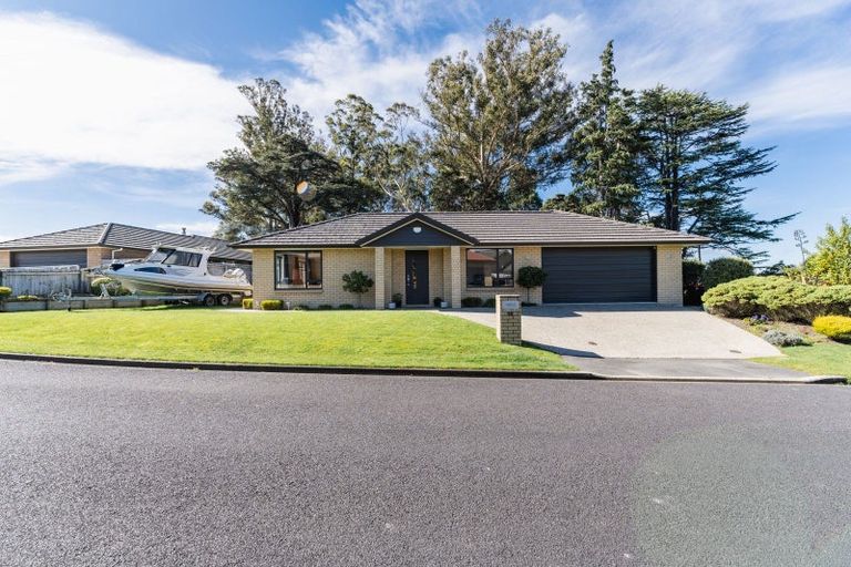 Photo of property in 10 Saint James Place, Fairfield, Dunedin, 9018