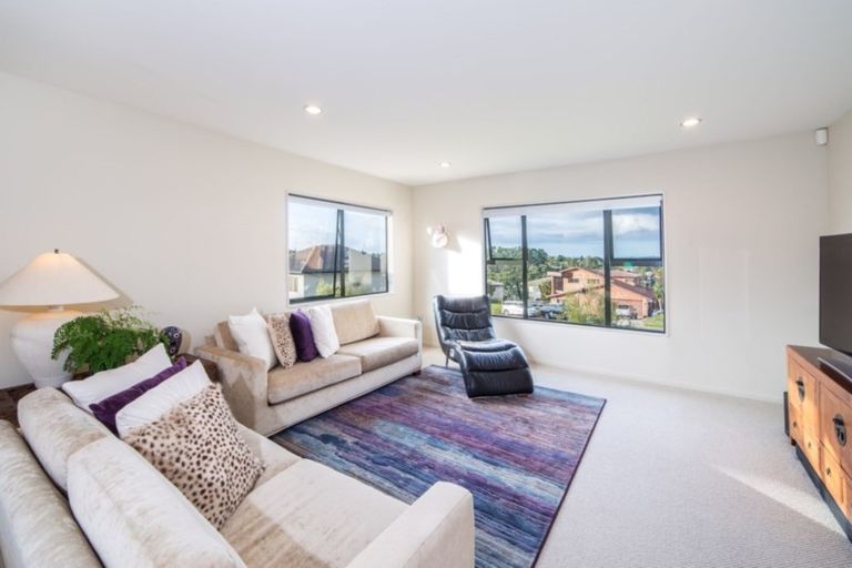 Photo of property in 17 Gordon Stanley Drive, Massey, Auckland, 0614