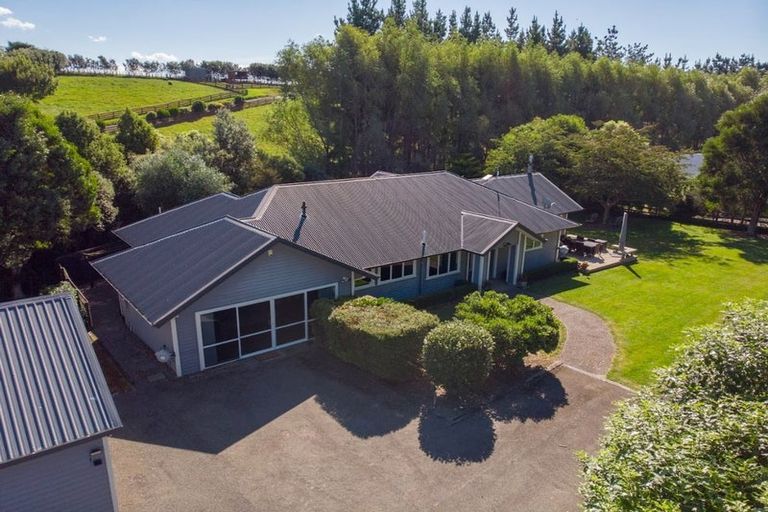 Photo of property in 35 Oram Drive, Turitea, Palmerston North, 4472