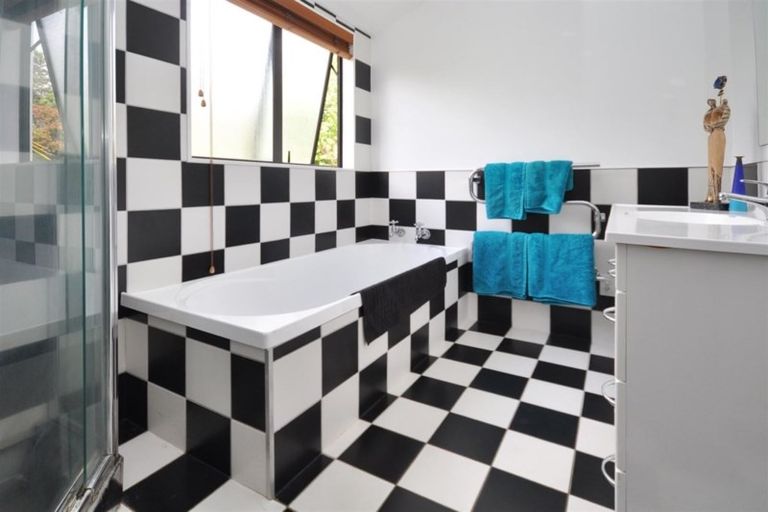 Photo of property in 1/10 Marina Road, Torbay, Auckland, 0630