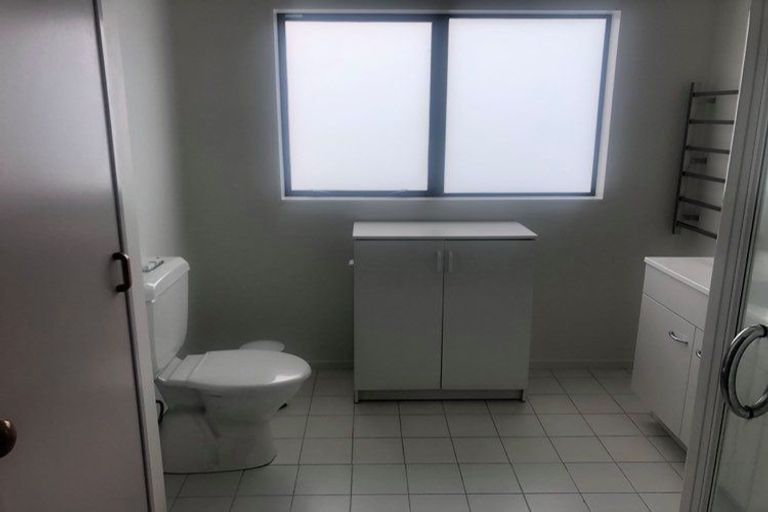 Photo of property in 18 Jasmine Grove, Maungaraki, Lower Hutt, 5010