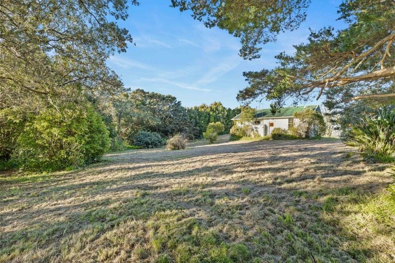 Photo of property in 1 Buckleys Track, Paremoremo, Auckland, 0632