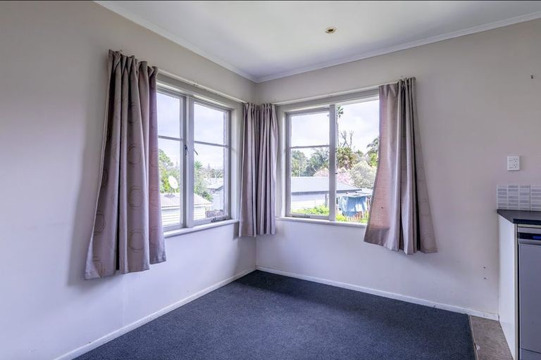 Photo of property in 51 Tirimoana Road, Te Atatu South, Auckland, 0602