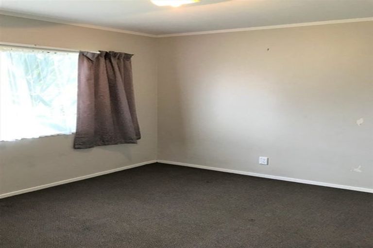 Photo of property in 4 Dungarvon Place, Clendon Park, Auckland, 2103