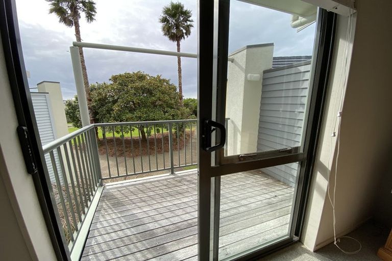 Photo of property in 78 Gunner Drive, Te Atatu Peninsula, Auckland, 0610