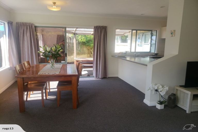 Photo of property in 8a Aotea Road, Glen Eden, Auckland, 0602