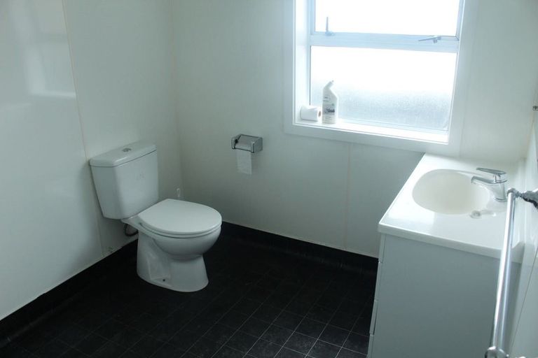 Photo of property in 64 Apu Crescent, Lyall Bay, Wellington, 6022