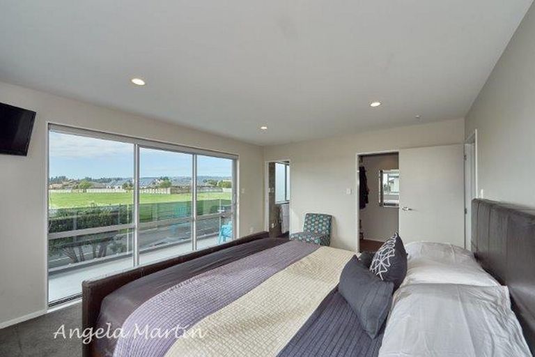 Photo of property in 140 Ruapehu Drive, Fitzherbert, Palmerston North, 4410