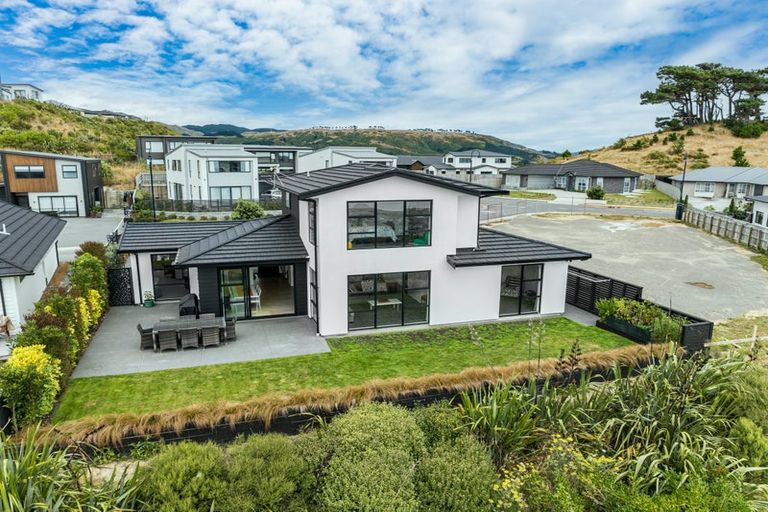 Photo of property in 3 Kaiaho Close, Aotea, Porirua, 5024