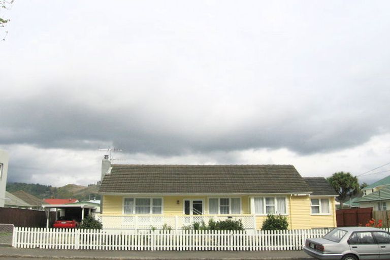 Photo of property in 3 Redwood Street, Elderslea, Upper Hutt, 5018