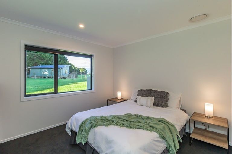 Photo of property in 30 Ohau Gravels Way, Ohau, Levin, 5570
