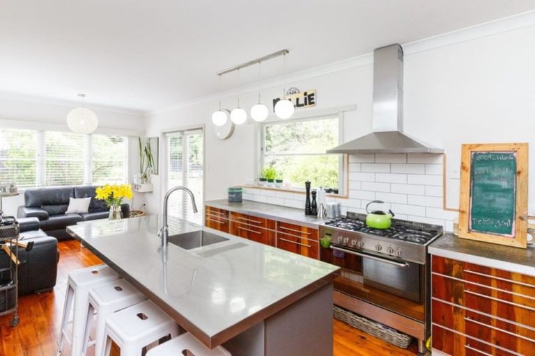 Photo of property in 546 Featherston Street, Roslyn, Palmerston North, 4414