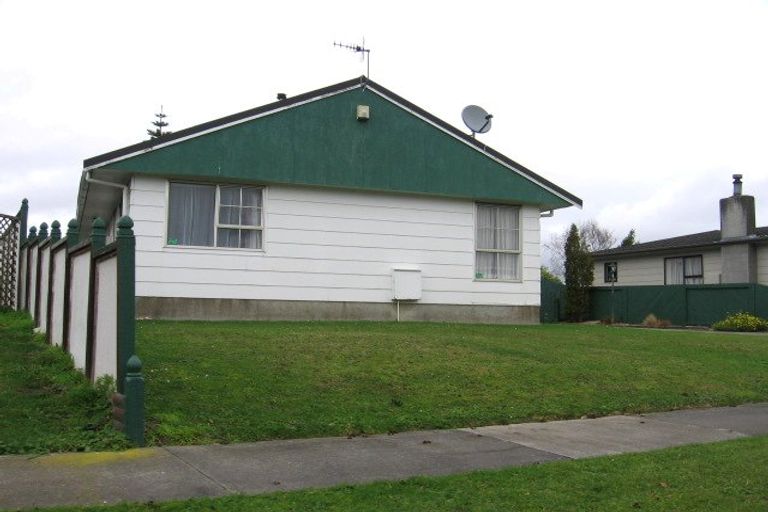 Photo of property in 52 Hillcrest Drive, Kelvin Grove, Palmerston North, 4414