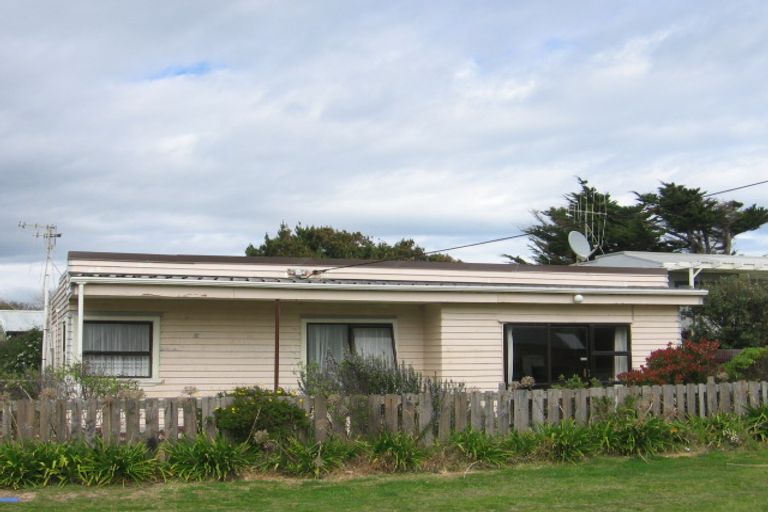 Photo of property in 24 Dewe Terrace, Foxton Beach, Foxton, 4815