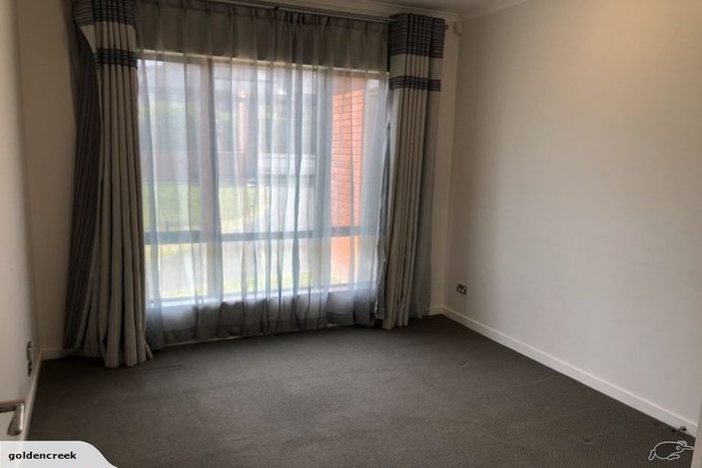 Photo of property in 8 Travis View Drive, Fairview Heights, Auckland, 0632