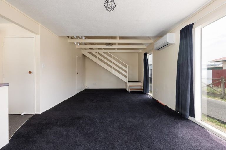 Photo of property in 27 Awamutu Grove, Waiwhetu, Lower Hutt, 5010